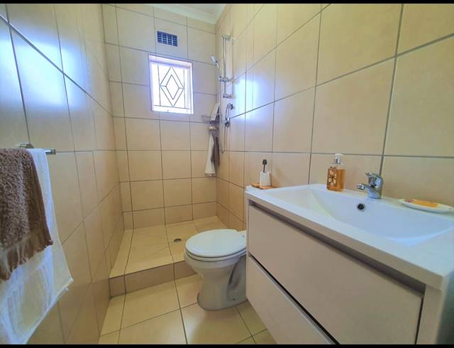 1 BEDROOM APARTMENT TO LET IN GOODWOOD PARK